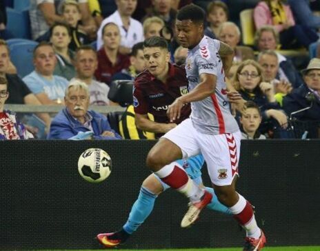 坚守到中场 坚守到中场