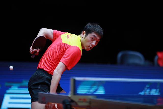 攻势足球的 攻势足球的