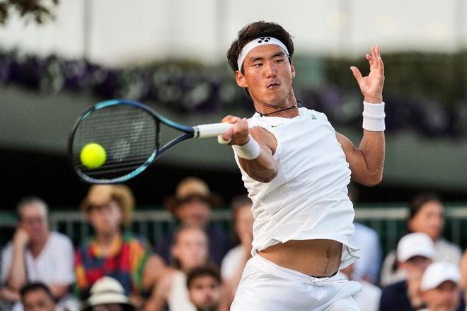 截然不同的 截然不同的