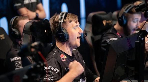 某欧洲强队 某欧洲强队